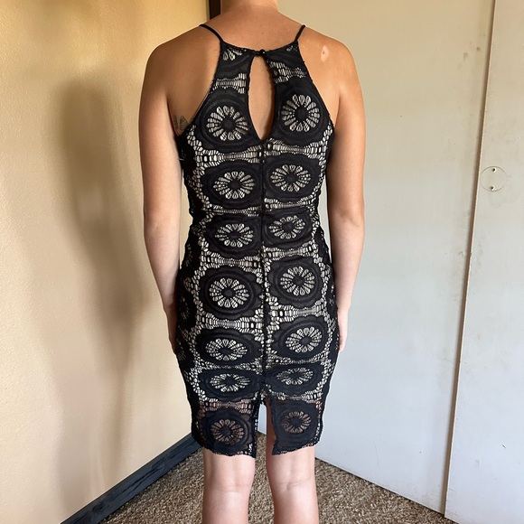 Halter top body con lace mid dress black - Picture 5 of 7